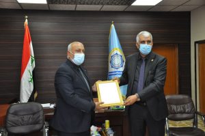 Read more about the article Minister of Higher Education Presents Letter of Thanks and Appreciation to the Governor of Karbala