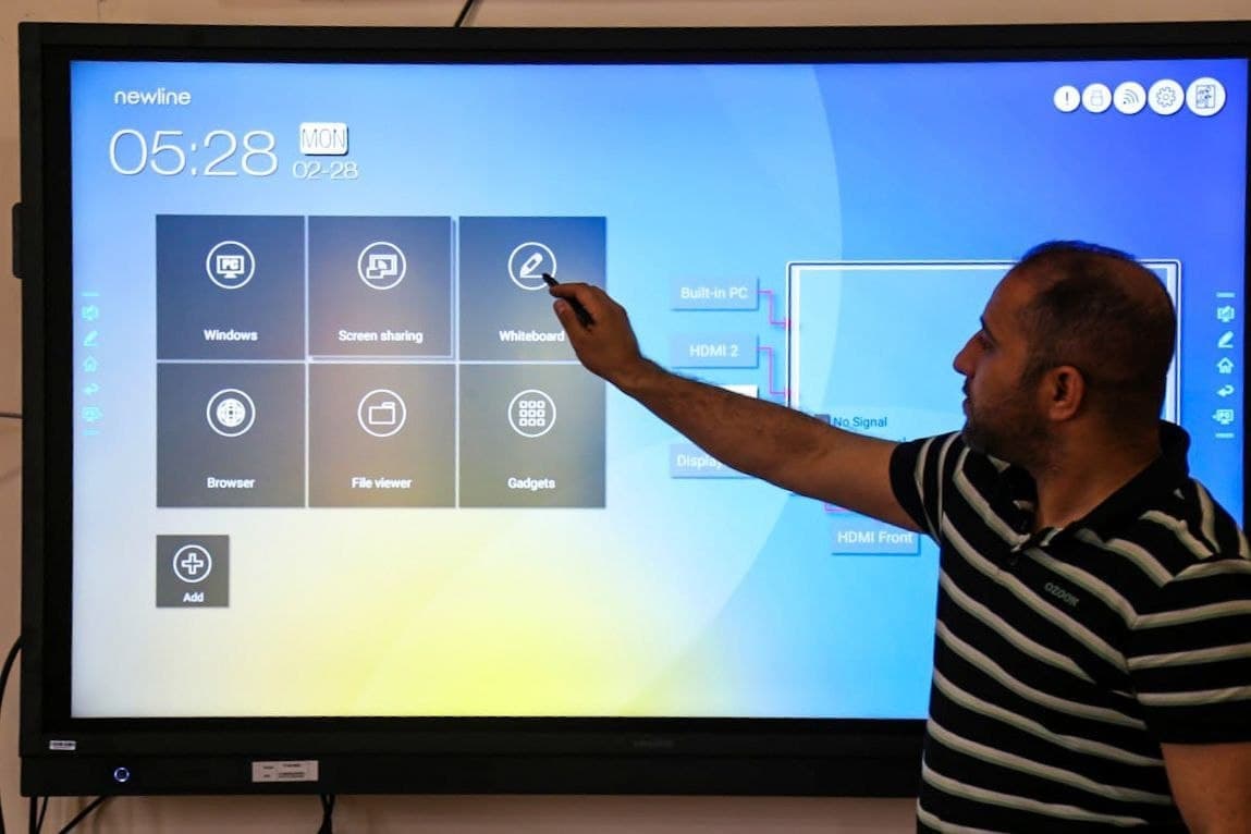 Read more about the article Faculty of Administration and Economics, University of Kerbala Equips its Laboratories with Smart Boards