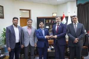 Read more about the article President of  University of Kerbala Receives a Shield of Ferdowsi University