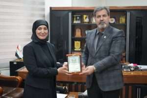 Read more about the article President of Quaid-i-Azam University- Pakistan Grants President of  University of  Kerbala an Honorary Shield