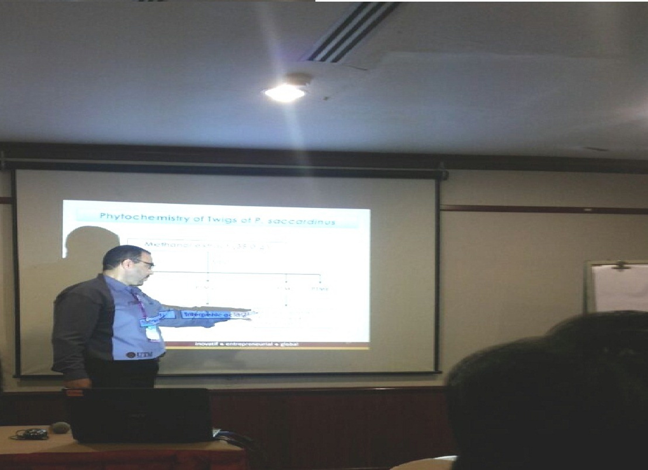 You are currently viewing باحث من جامعة كربلاء يشارك في مؤتمر (جامعة التكنولوجيا) الماليزية