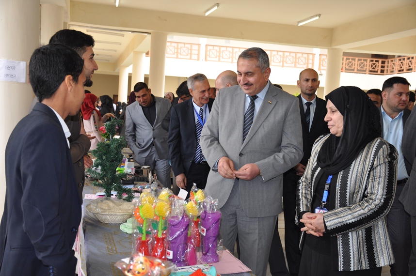 Read more about the article افتتاح سوق خيري على هامش المؤتمر السادس لكلية العلوم