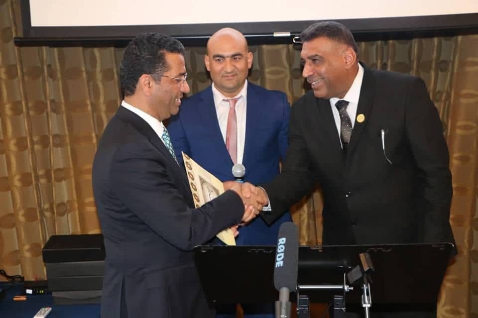 You are currently viewing تدريسي في جامعة كربلاء يشارك في مؤتمر دولي في بريطانيا