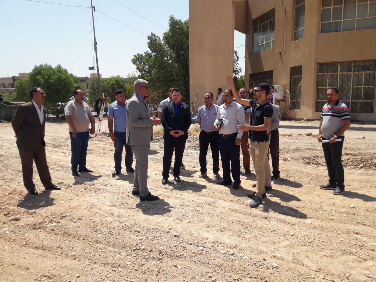 Read more about the article رئيس جامعة كربلاء يتفقد حملة تطوير البيئة الجامعية