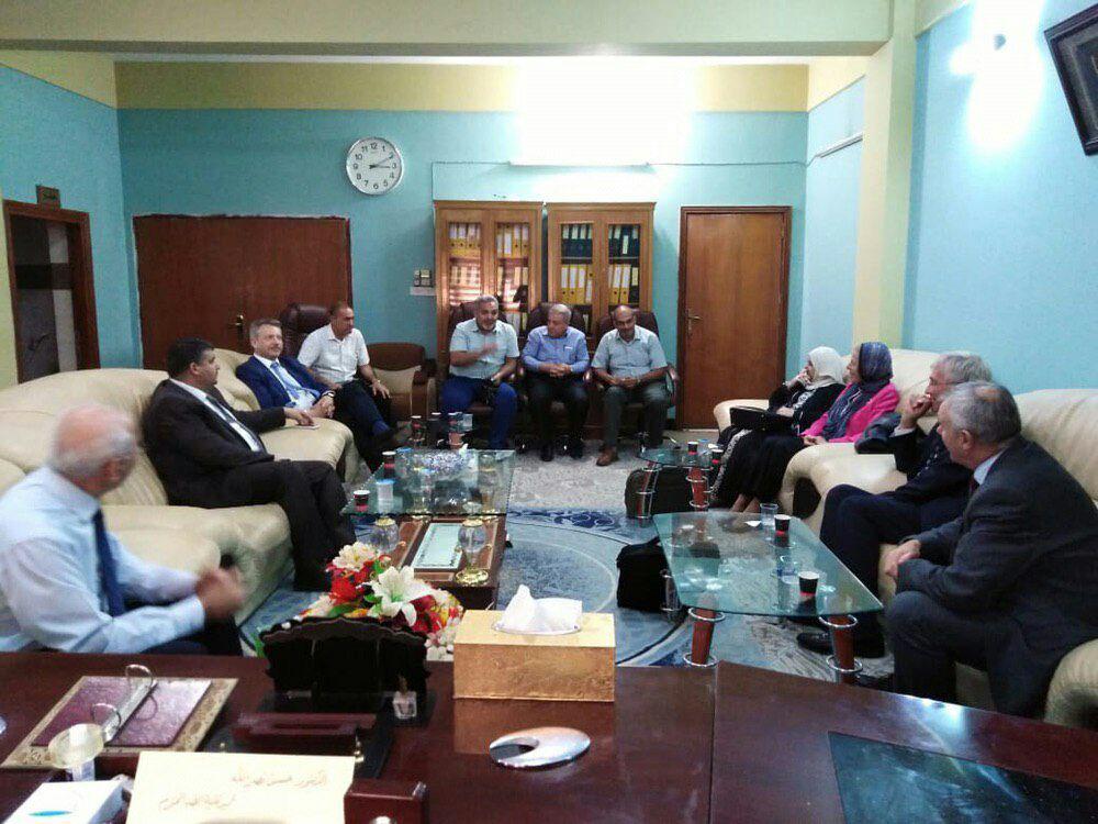 You are currently viewing كلية الطب في جامعة كربلاء تبحث مع وفد من جامعة شيفيلد وكلية الاطباء الملكية البريطانيتين تعزيز التعاون المشترك