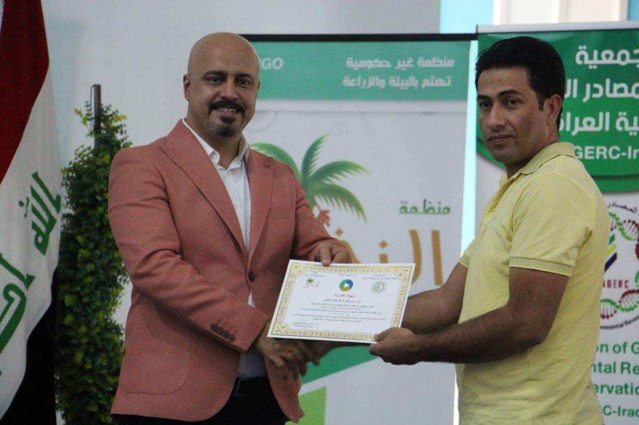 Read more about the article باحث من جامعة كربلاء يحصل على جائزة افضل بحث علمي في ورشة العمل التي اقيمت بالتعاون مع وزارة البيئة