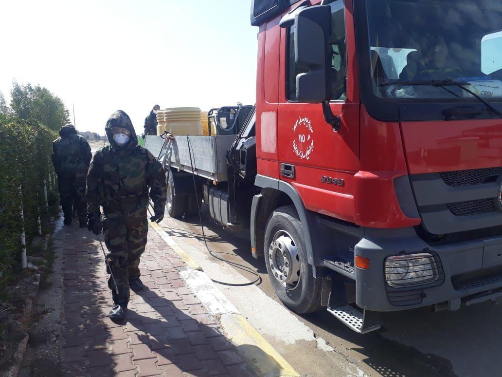 Read more about the article جامعة كربلاء تنظم حملة لتطهير وتعقيم مبانيها وحدائقها ضد فيروس كورونا