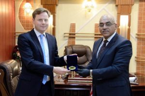 Read more about the article وزير التعليم يناقش مع السفير البريطاني تأسيس بنك افتراضي للمنح الدراسية بين البلدين