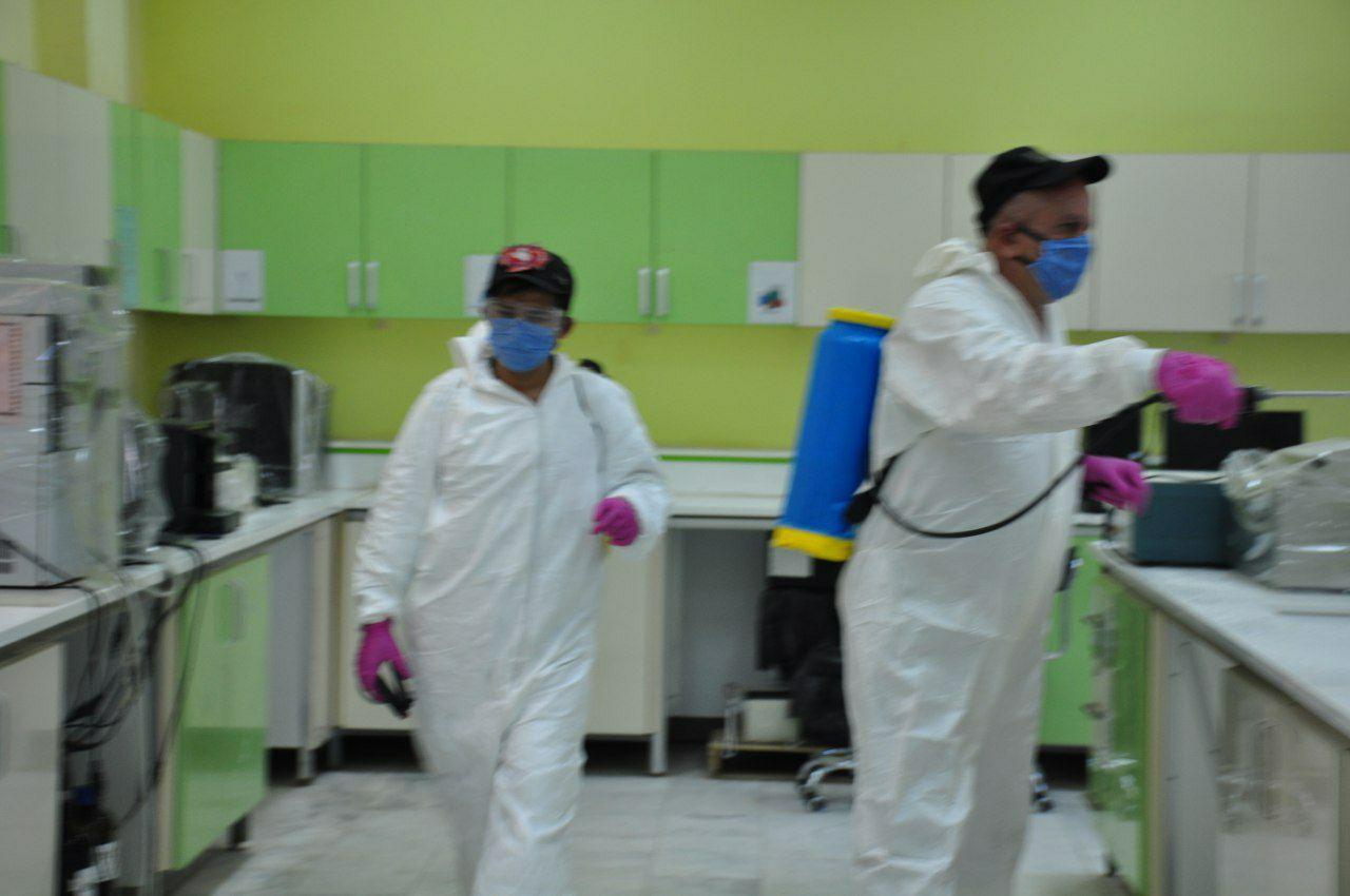 Read more about the article جامعة كربلاء وبالتعاون مع مديرية الدفاع المدني تنظم حملة تعفير ضد فايروس كورونا