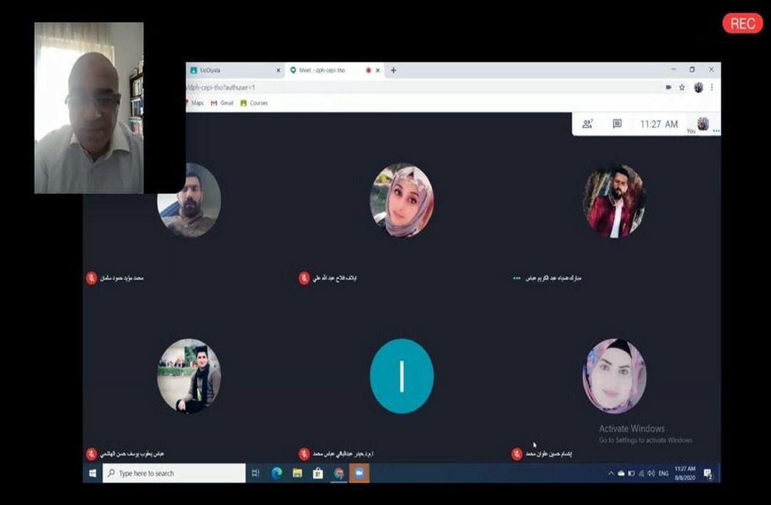 Read more about the article وزير التعليم يتفقد الطلبة المصابين بكورونا ويشيد بعزيمتهم على أداء الامتحانات