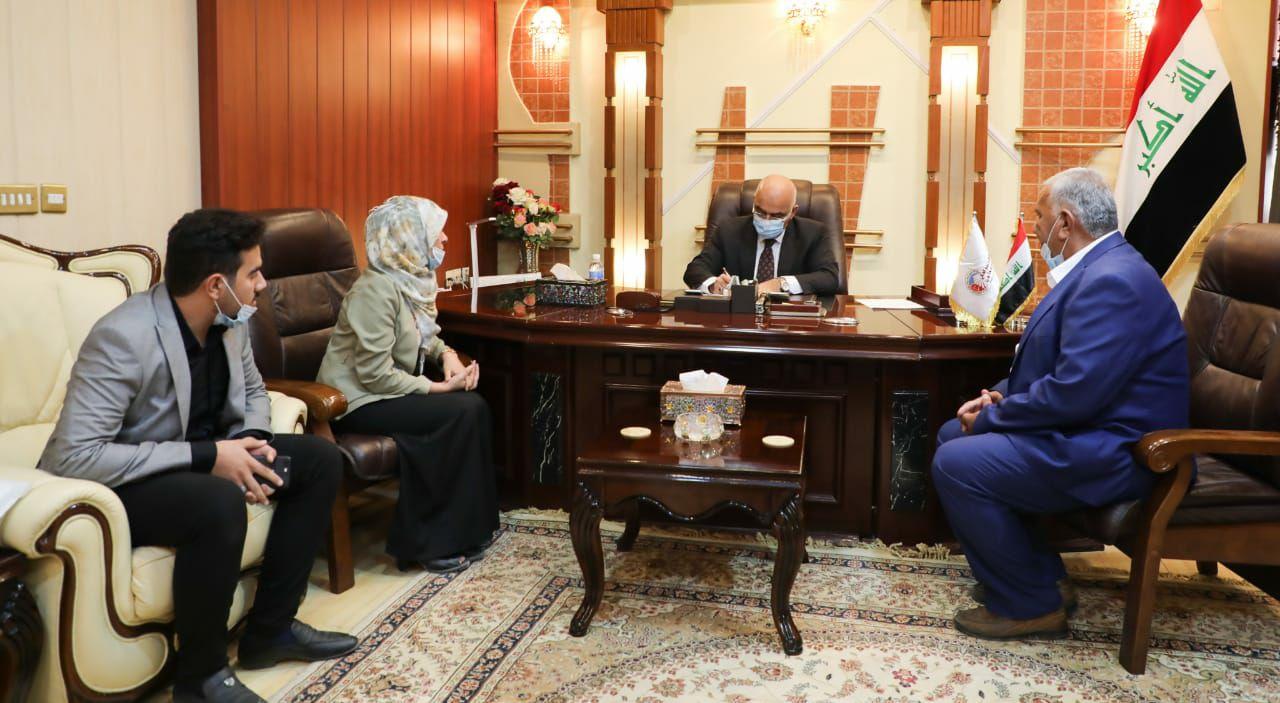 Read more about the article وزير التعليم يستقبل طالبة الدكتوراه دعاء فلاح ويوعز بتعيينها في الجامعات والكليات الأهلية