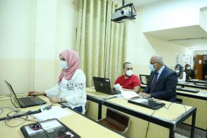 Read more about the article وزير التعليم يتفقد مجريات الامتحان التنافسي ويؤكد الالتزام بخطة القبول للدراسات العليا