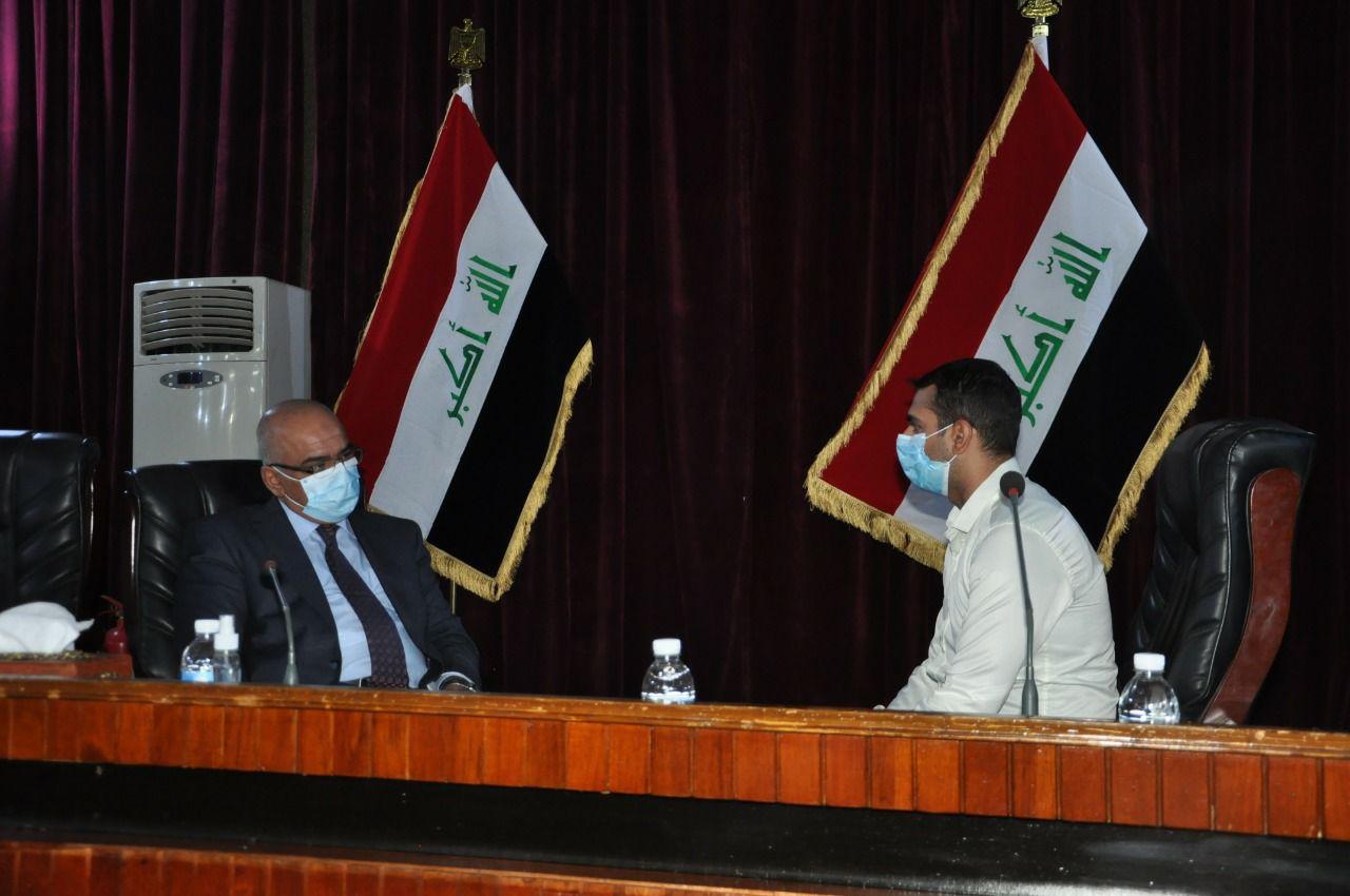 Read more about the article وزير التعليم يستقبل مواطنين ويستمع الى طلباتهم ويشدد على المعالجات التي تخدم المجتمع