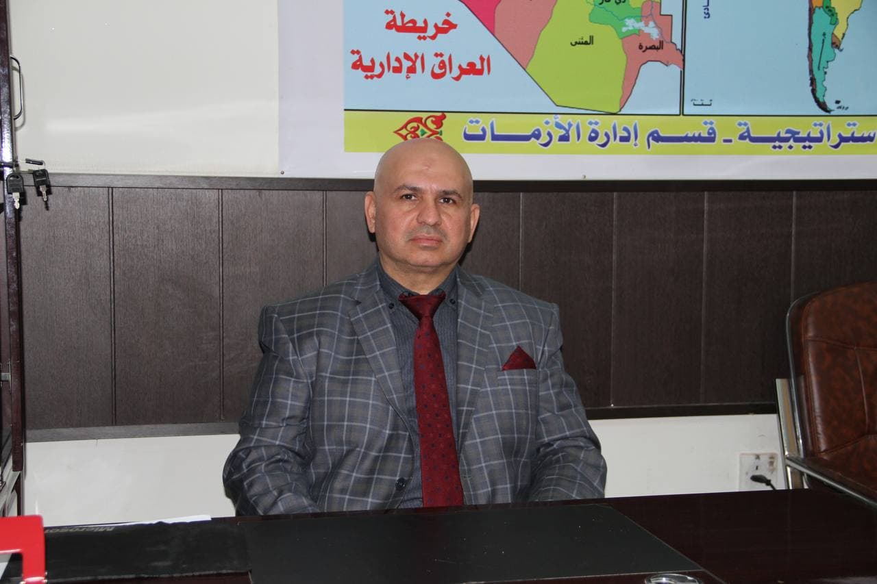 Read more about the article تدريسي من جامعة كربلاء يصدر مجموعة كتب