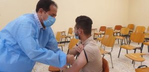 Read more about the article طلبة ومنتسبي جامعة كربلاء مستمرون بتلقي اللقاح ضد فايروس كورونا
