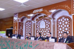 Read more about the article جامعة كربلاء تناقش أطروحة دكتوراه حول التنظيم القانوني لعقد تشغيل العمالة الاجنبية