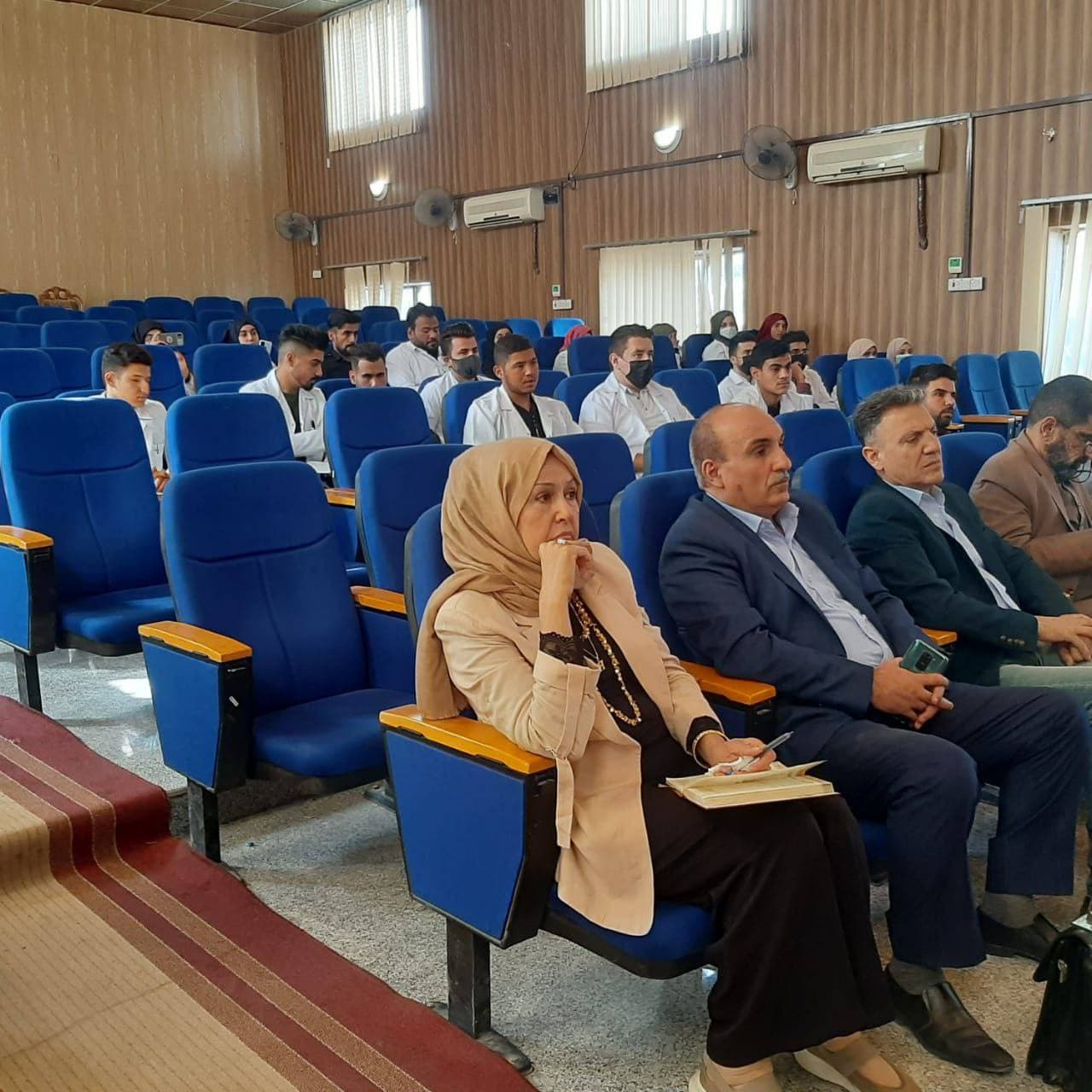 Read more about the article حلقة نقاشية في جامعة كربلاء حول اكثار طائر النعام في العراق