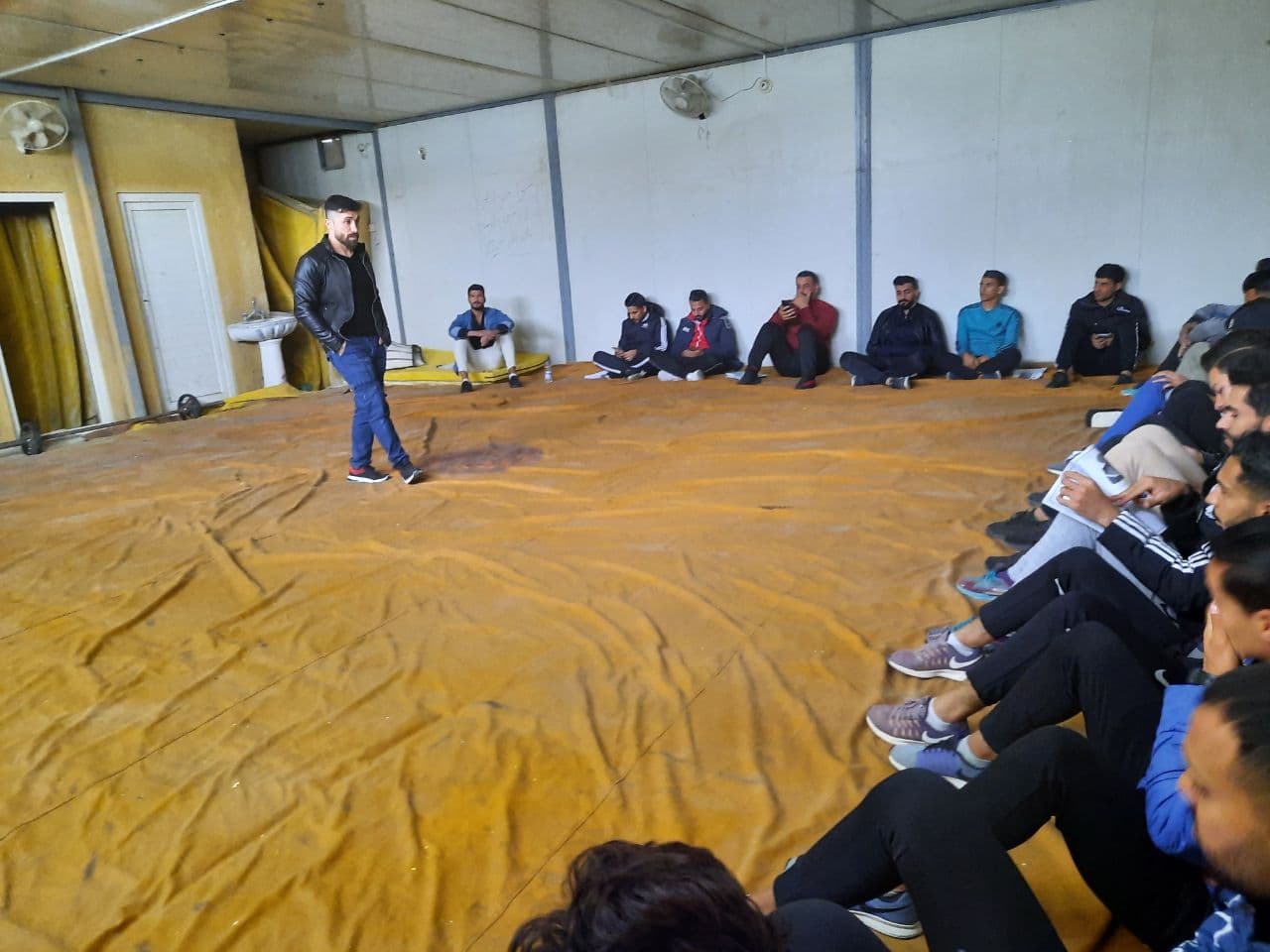 Read more about the article جامعة كربلاء تقيم دورة تدريبية حول أساسيات المصارعة وإمكانية استخدام مهاراتها في مجال الدفاع عن النفس