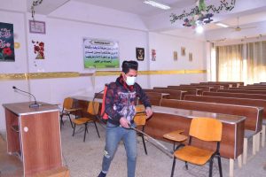 Read more about the article كلية القانون في جامعة كربلاء تقوم بحملة تعفير وتجهيز القاعات الدراسية