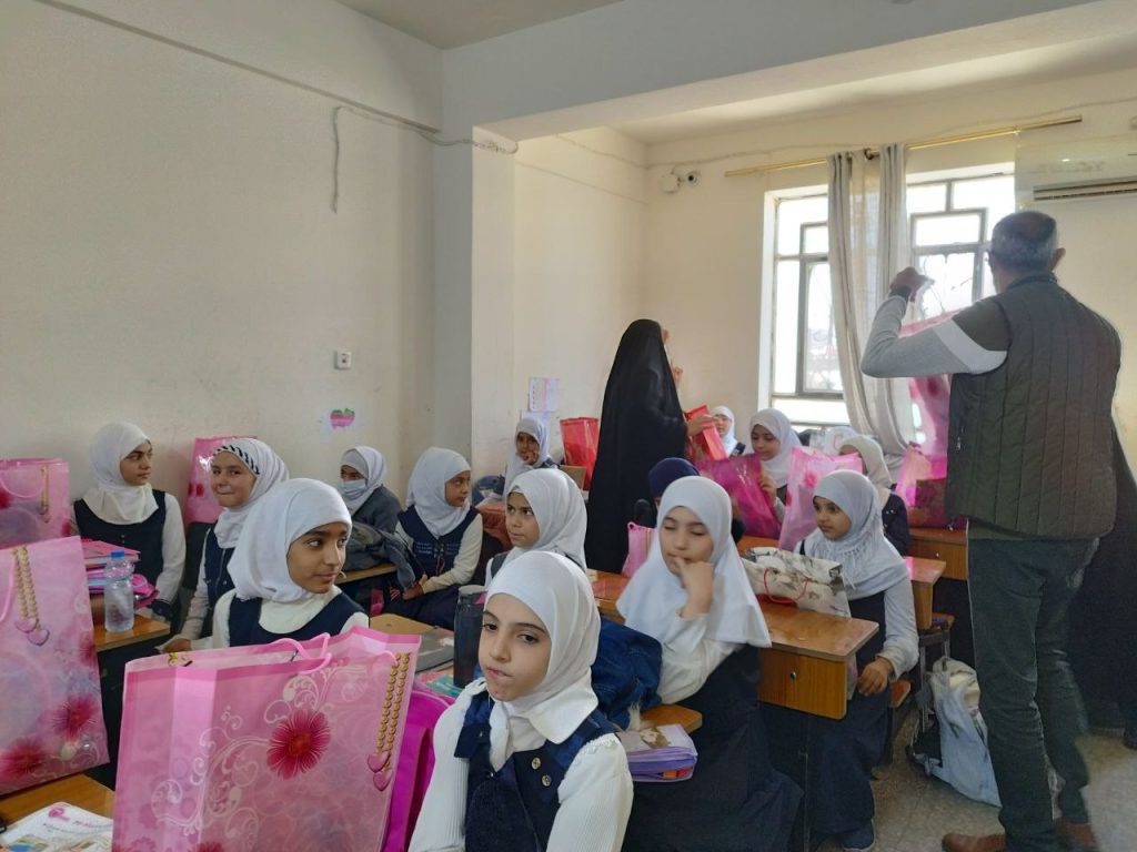 Read more about the article كلية علوم الحاسوب و تكنولوجيا المعلومات بجامعة كربلاء تقدم مساعدات للايتام