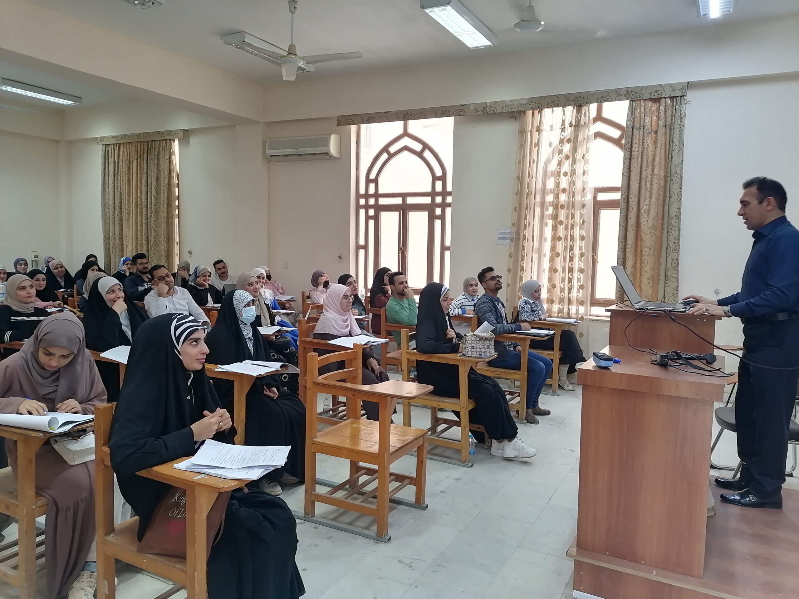 Read more about the article جامعة كربلاء تنظم دورة تدريبية عن Biology lab safety rules