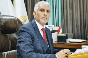 Read more about the article رئيس جامعة كربلاء ممثلاً عن وزير التعليم يكرم حفظة القران الكريم