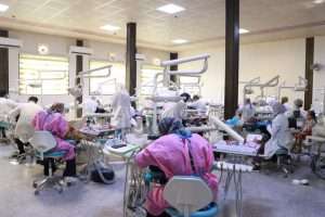 Read more about the article طلبة كلية الأسنان بجامعة كربلاء يقدمون خدمات علاجية واستشارية للمرضى