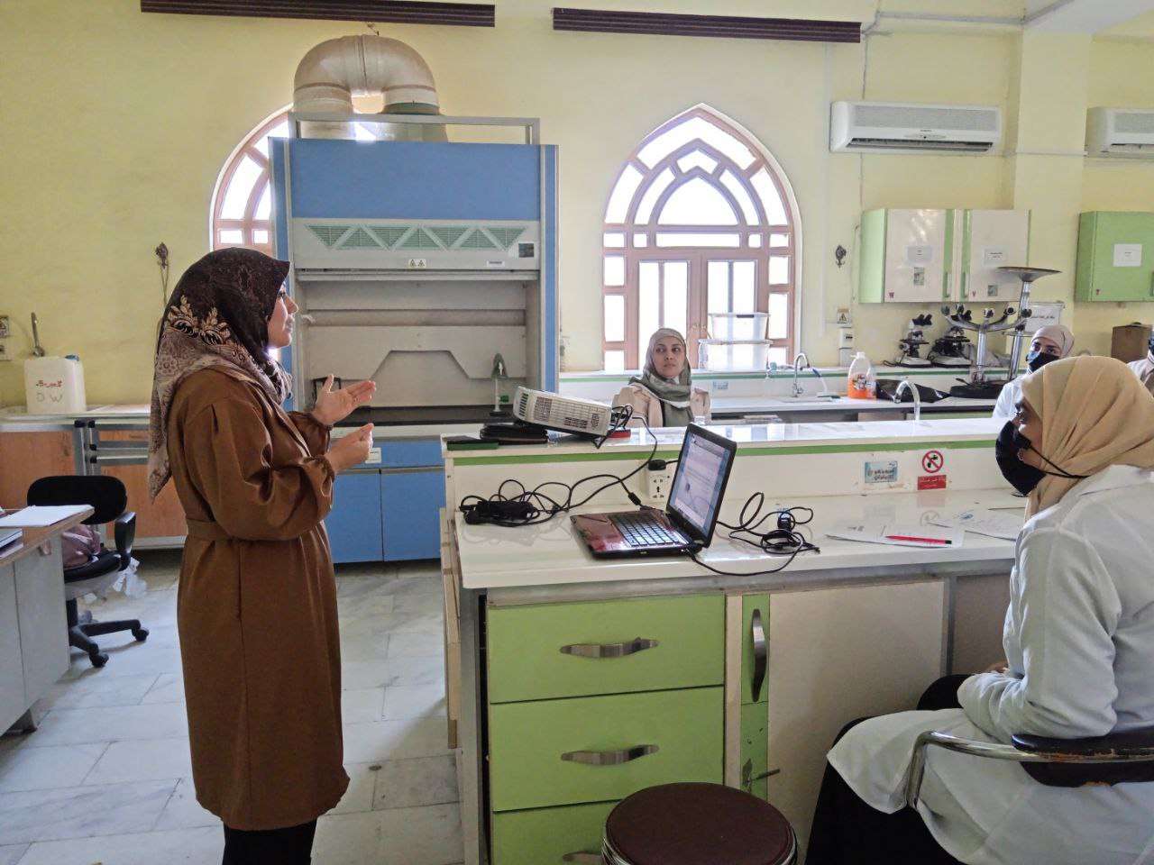 Read more about the article جامعة كربلاء تنظم دورة تدريبية عن التعامل مع المخلفات الطبية