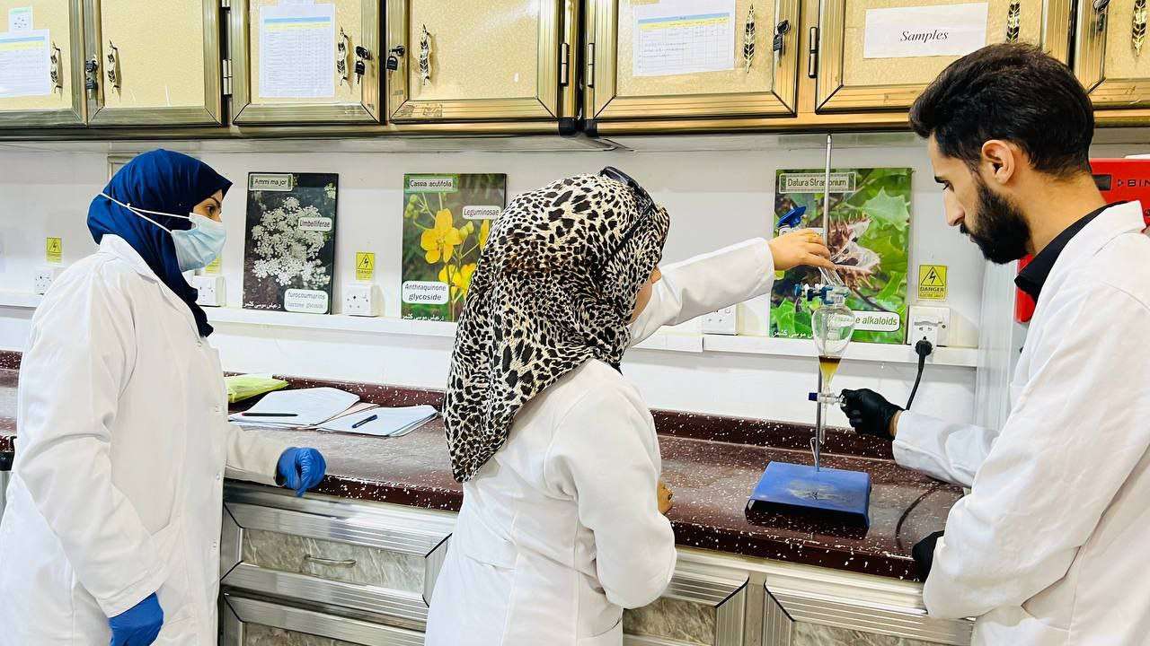 Read more about the article جامعة كربلاء تجري تجربة عن استخلاص الفلافينويدات من قشور أحدى الحمضيات