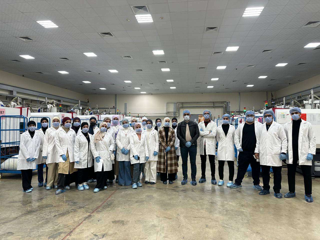 Read more about the article جامعة كربلاء تنظم زيارة علمية إلى معمل الحقن الطبية