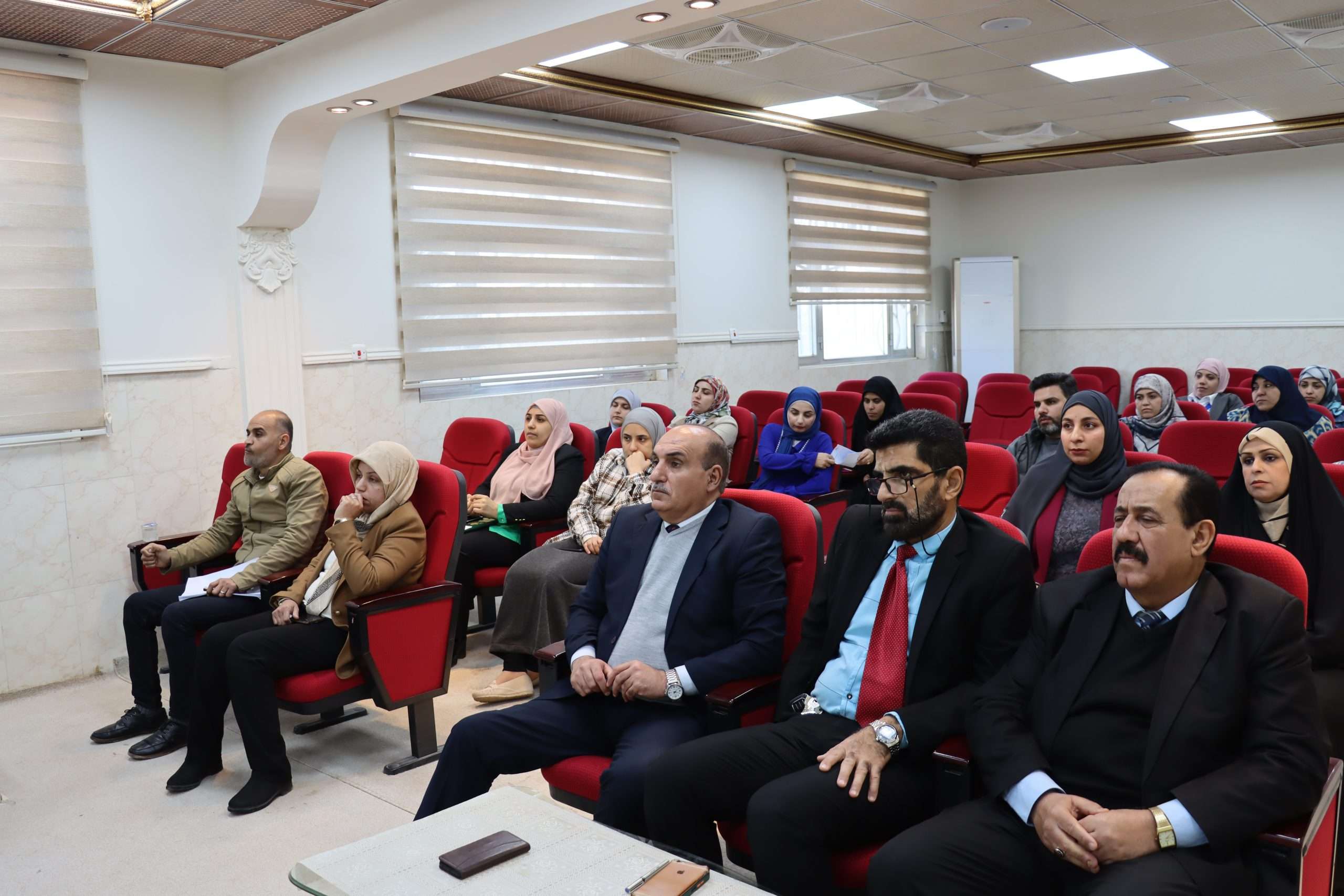 Read more about the article جامعة كربلاء تنظم دورة تدريبية عن استخدام التجارب العاملية والالواح المنشقة