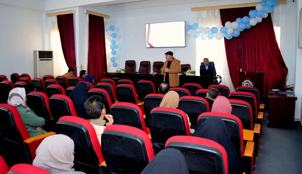 Read more about the article جامعة كربلاء تنظم دورة تدريبية عن كتابة الرسائل والاطاريح