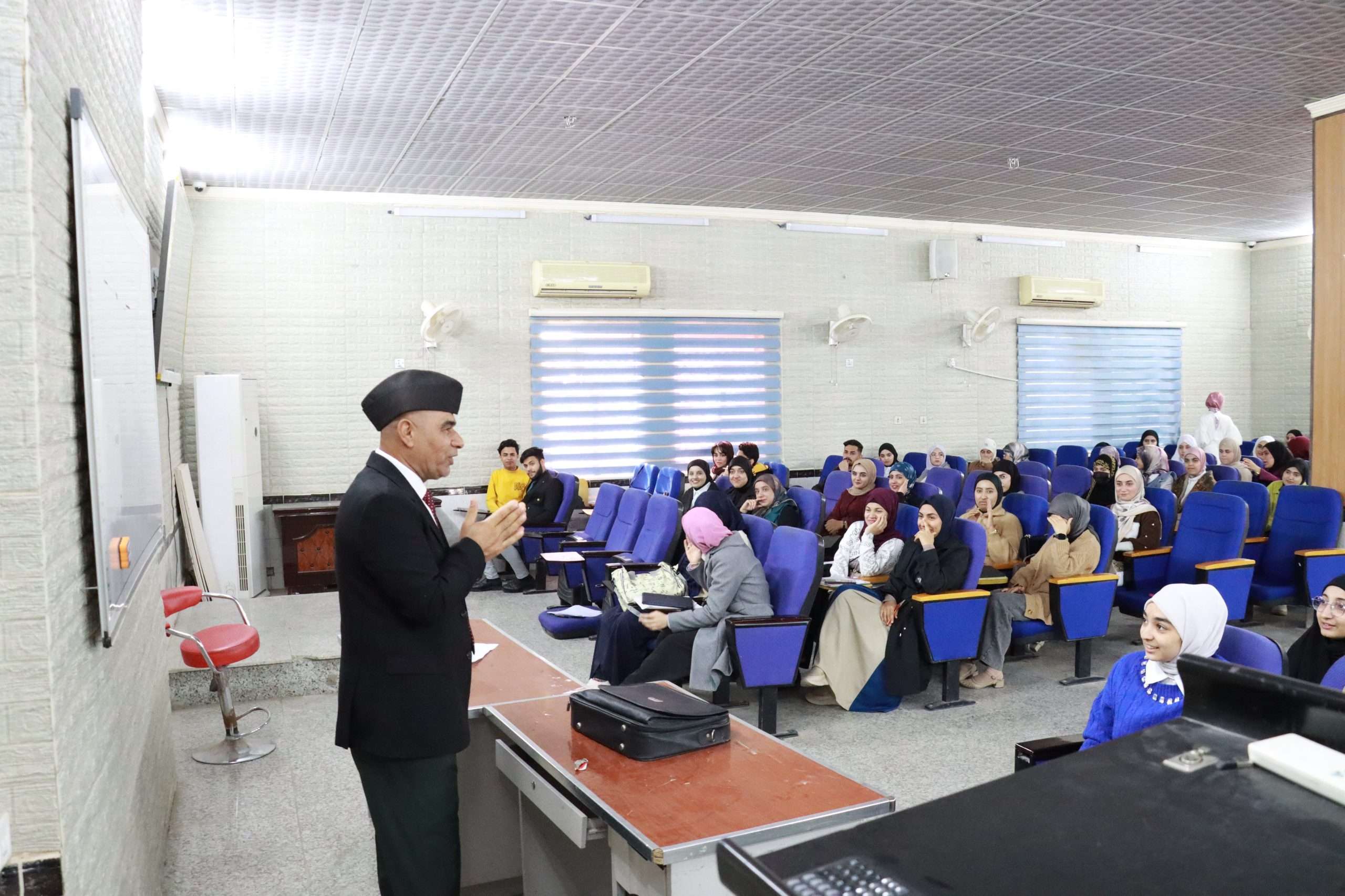 You are currently viewing جامعة كربلاء تنظم دورة عن المخدرات وآثارها السلبية على المجتمع