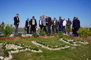 Read more about the article بالتزامن مع “يوم التشجير الوطني”.. جامعة كربلاء تطلق حملة تشجير لأروقة الجامعة