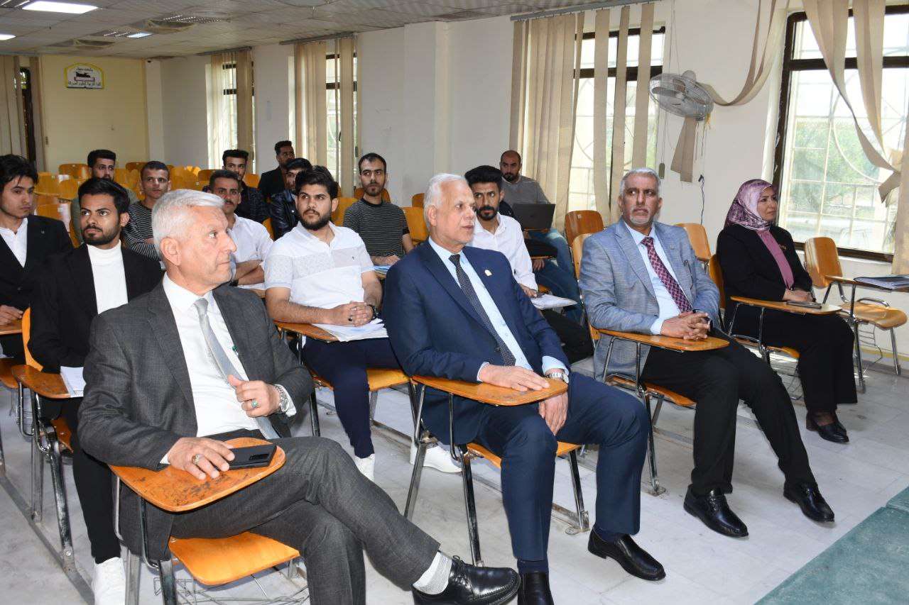 Read more about the article رئيس الجامعة يشرف على عملية تفعيل برنامج الحضور الالكتروني للطلبة