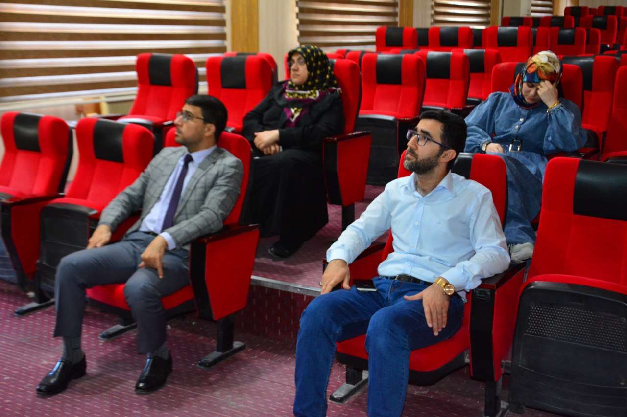 Read more about the article جامعة كربلاء تنظم محاضرة علمية عن استخدام المواد الهجينة المسامية في خزن وفصل الغازات الدفيئة