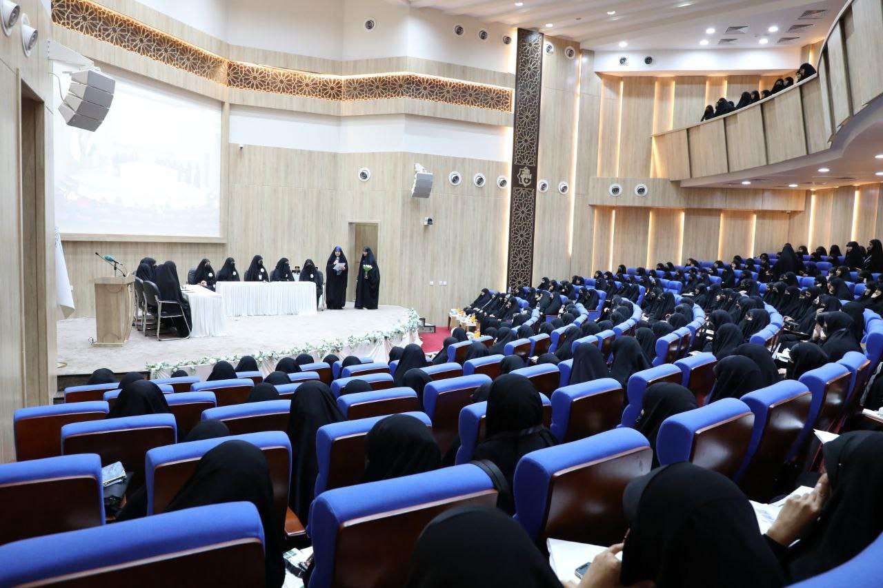 You are currently viewing العتبة العباسية المقدسة تكرم 250 طالبة من جامعة كربلاء في حفل “خيرات الحسان” للعباءة الزينبية