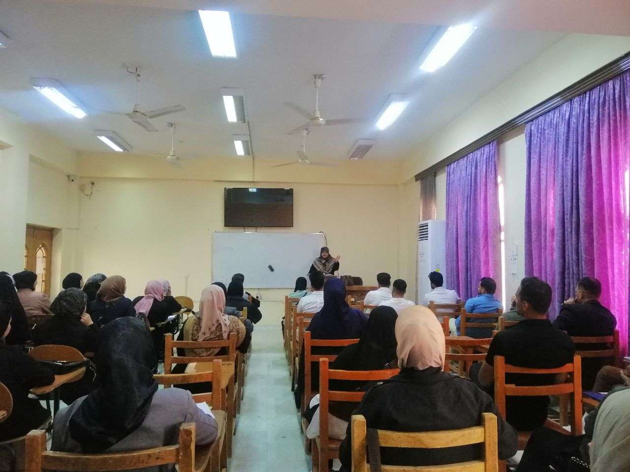 Read more about the article جامعة كربلاء تنظم ندوة عن تأثير استخدام الموبايل ووسائل التواصل الاجتماعي على المستوى العلمي