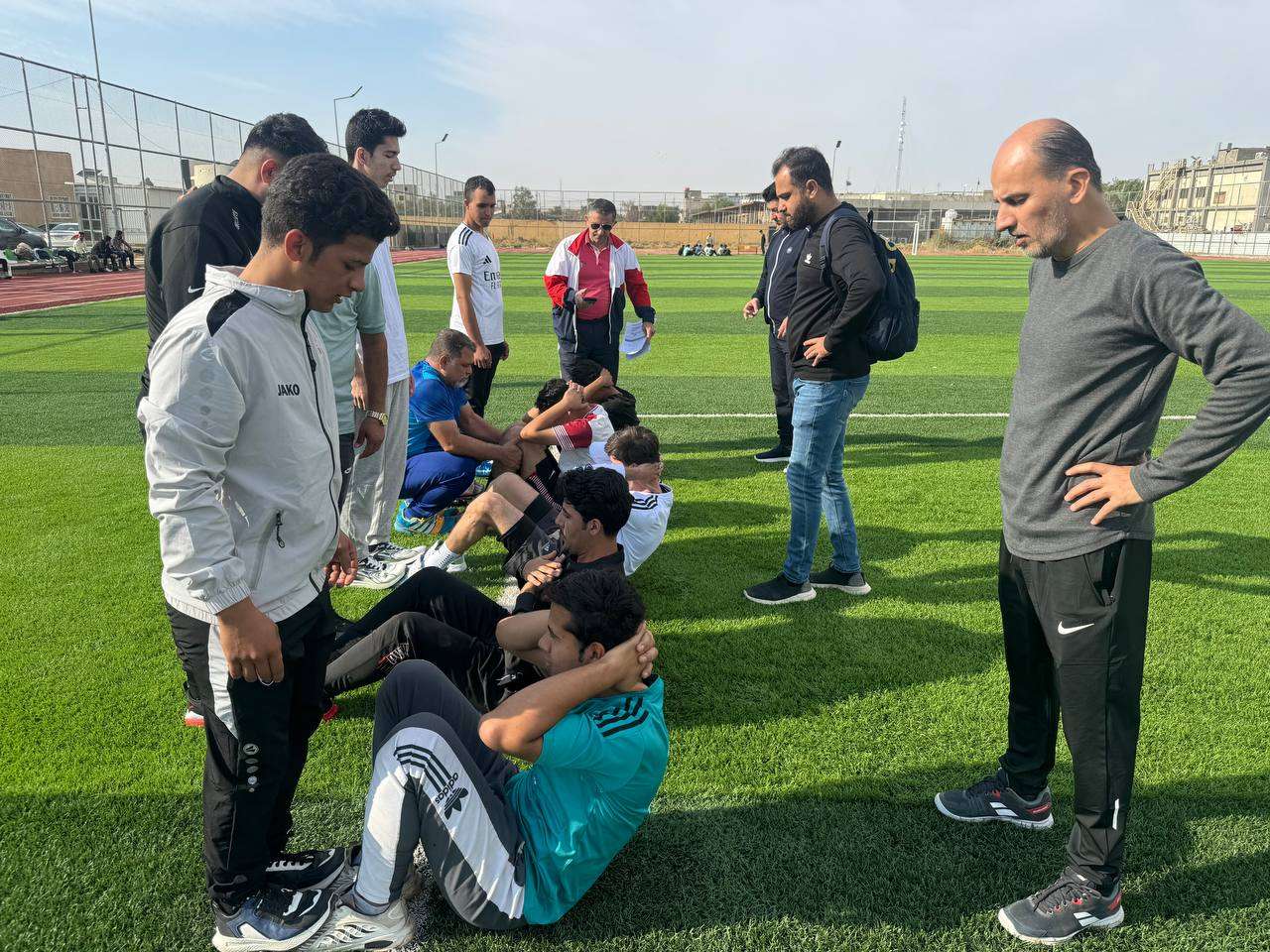 Read more about the article كلية التربية البدنية تجري الاختبارات البدنية للطلبة المتقدمين على قناة التعليم الموازي