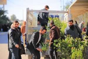 Read more about the article طلبة كلية التربية للعلوم الإنسانية ينظمون حملة تشجير في أروقة الكلية