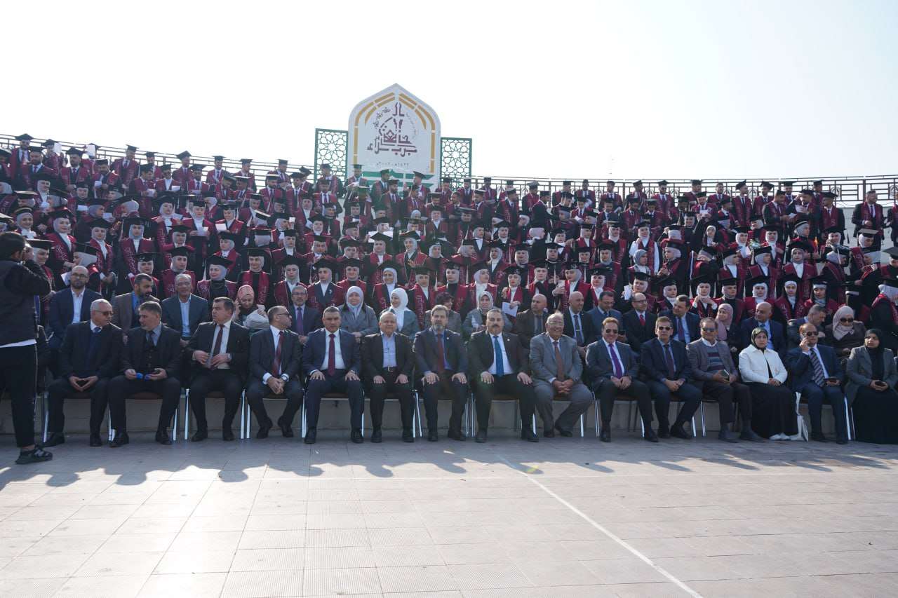 Read more about the article جامعة كربلاء تحتفل بتخريج الدفعة السادسة عشرة من طلبة كلية الطب