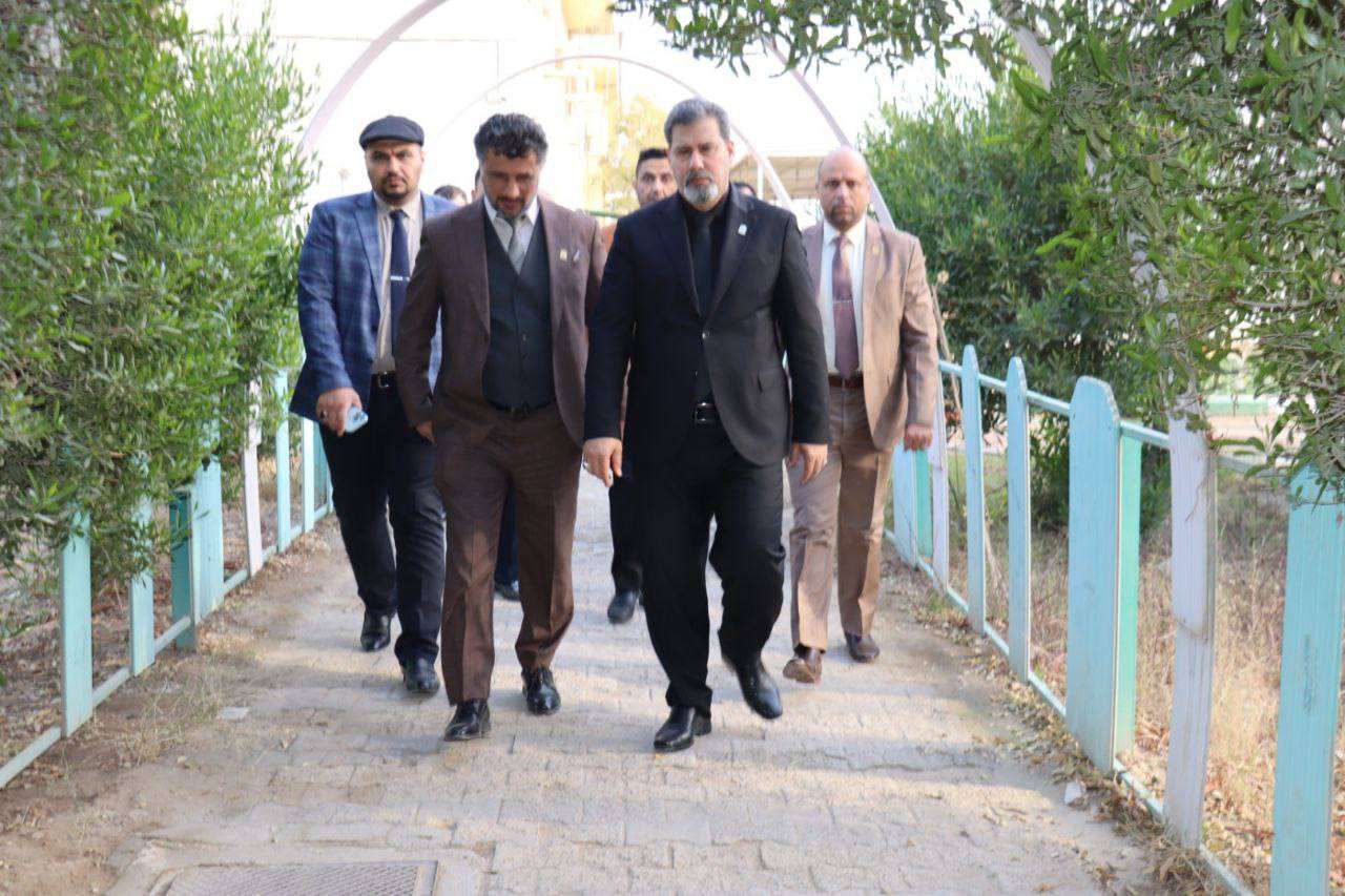 Read more about the article رئيس الجامعة يجري جولة ميدانية للاطلاع على البيئة التعليمية في كلية الزراعة