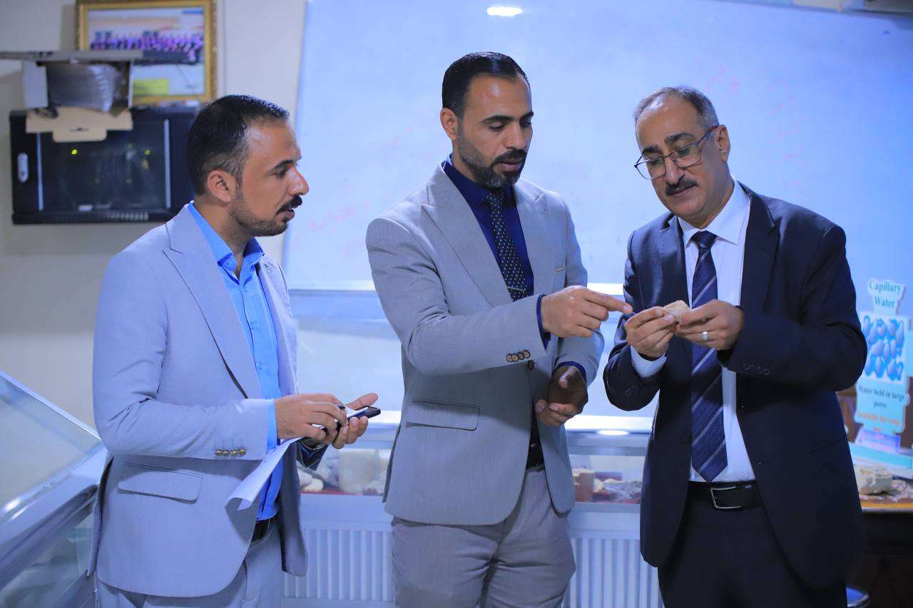 Read more about the article وفد من هيئة المسح الجيولوجي يزور كلية التربية للعلوم الإنسانية لتعزيز التعاون البحثي