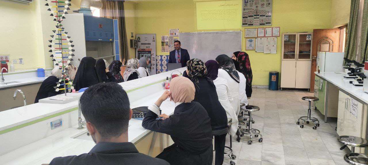 Read more about the article جامعة كربلاء تنظم دورة عن استخلاص المركبات الفعالة باستخدام جهاز السكسوليت