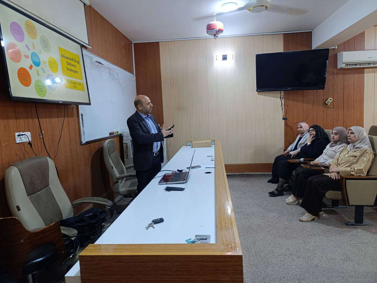 Read more about the article جامعة كربلاء تنظم دورة حول الاستراتيجيات الحديثة في توصيل الدواء