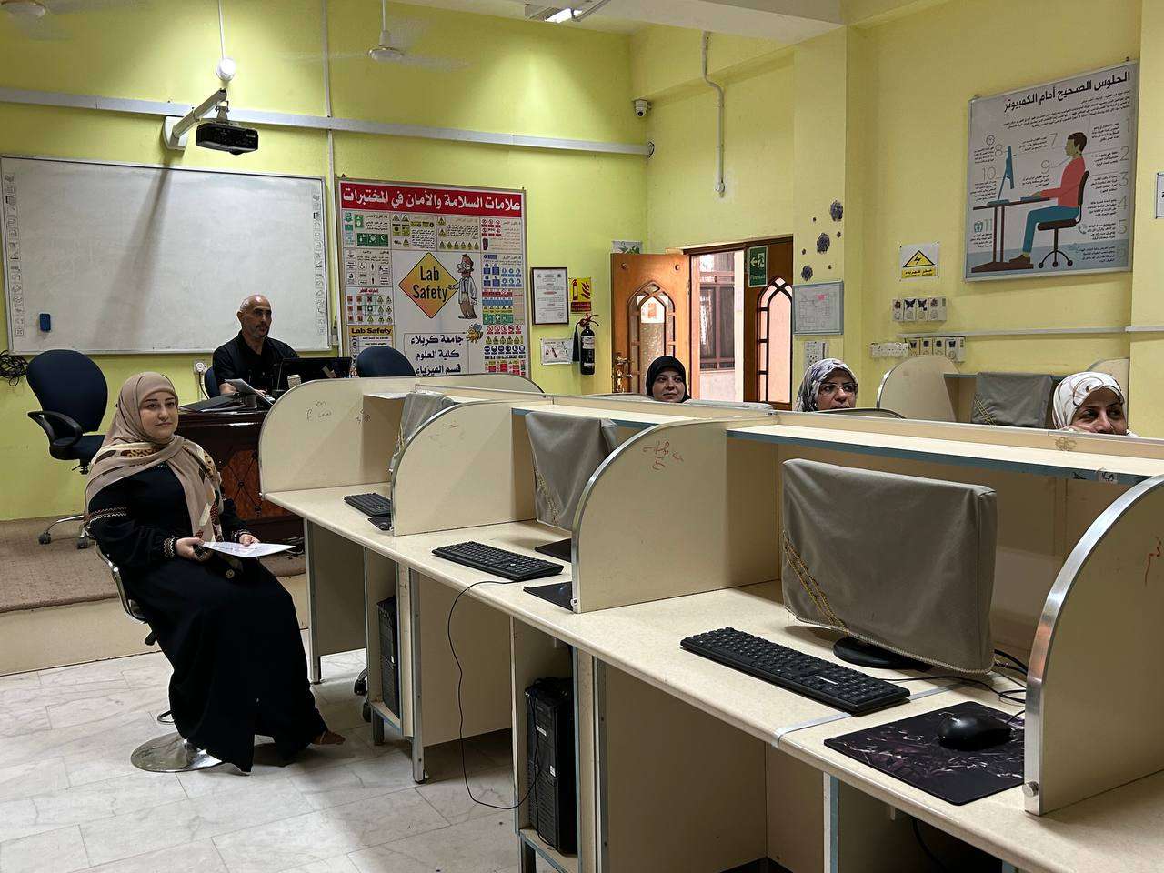 Read more about the article جامعة كربلاء تنظم ورشة حول مخاطر أشعة الهواتف النقالة