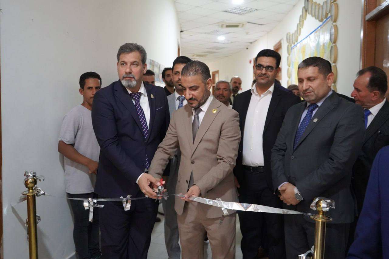 Read more about the article رئيس الجامعة يفتتح جدارية فنية ويزور متحف كلية العلوم السياحية