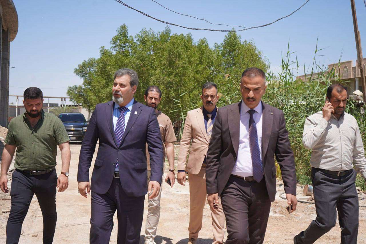 You are currently viewing رئيس الجامعة يتفقد مشروع مبنى الأقسام الداخلية للبنات ويشيد بمستوى الإنجاز