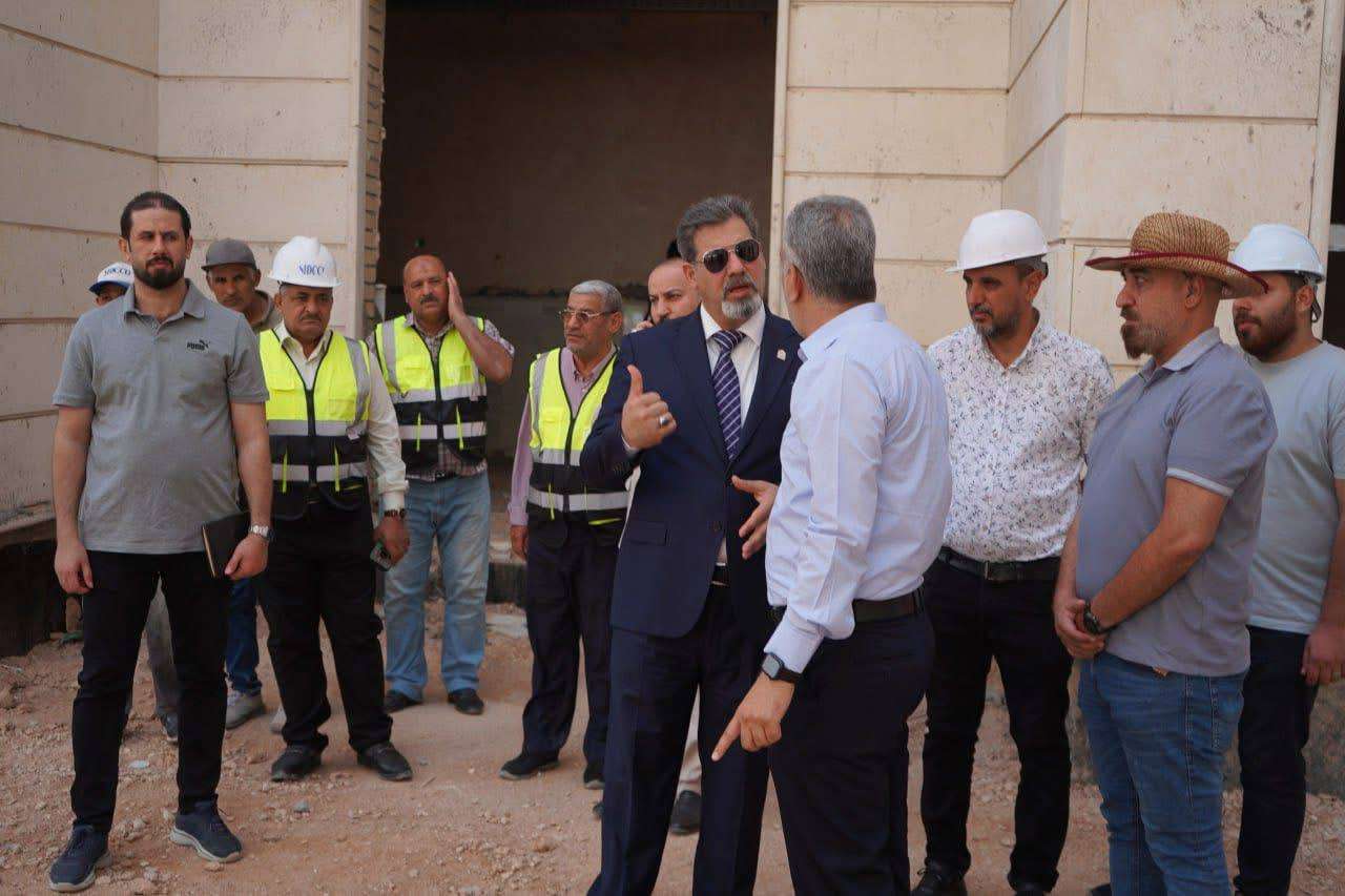 Read more about the article رئيس الجامعة يتفقد مشروع مبنى قسم الهندسة المدنية ويشيد بجودة الإنهاءات ونسب الإنجاز