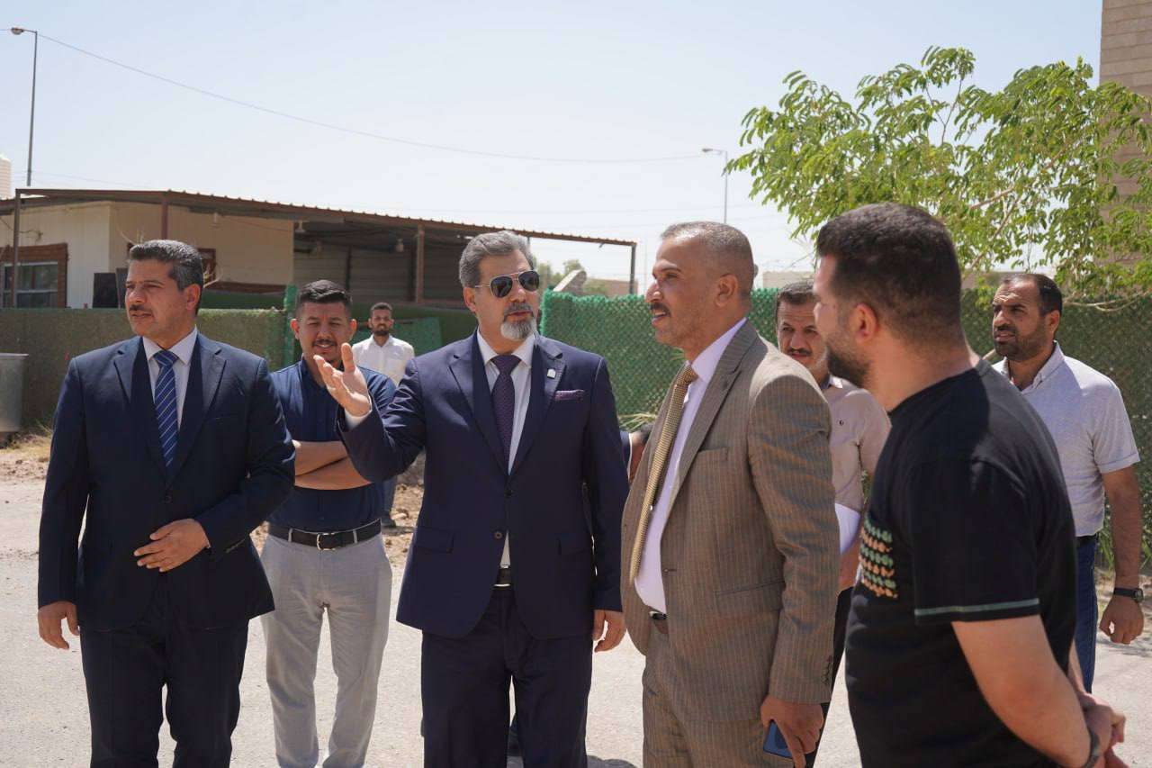 Read more about the article رئيس الجامعة يتفقد مشروع تطوير الباحة الجانبية للأقسام الداخلية ويشدد على تحسين البيئة الجامعية للطلبة
